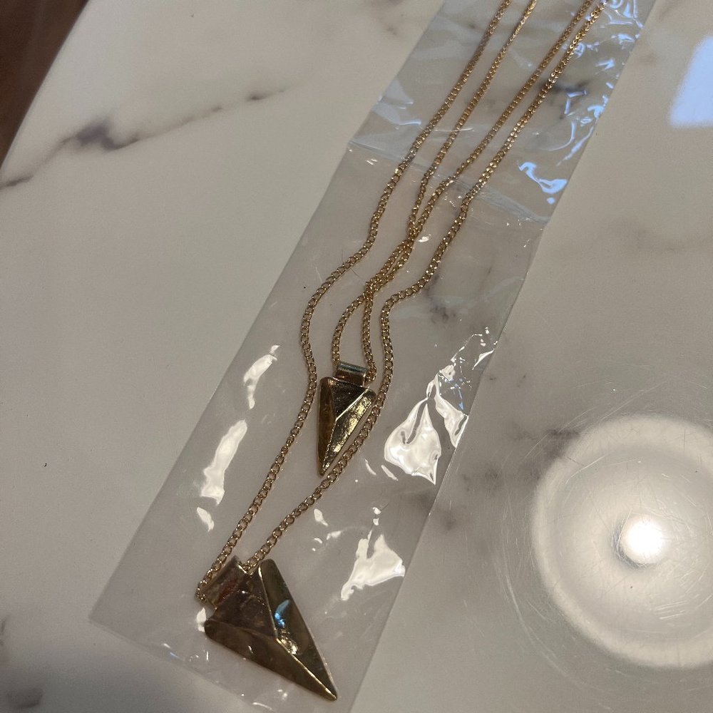 NWT - Long gold layered arrowhead necklace